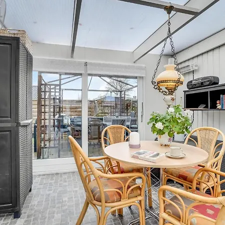 Stunning In With Kitchen Holiday home *